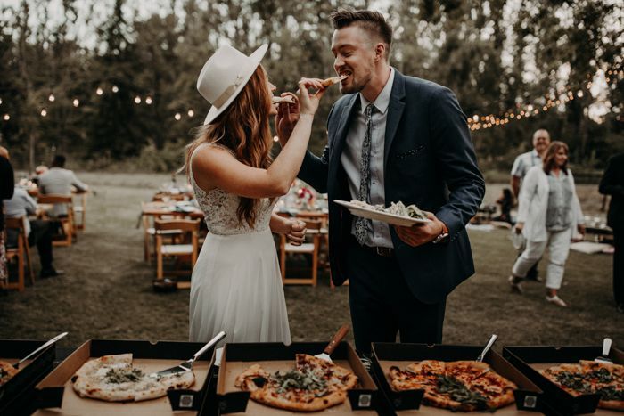 Estaciones de comida en bodas